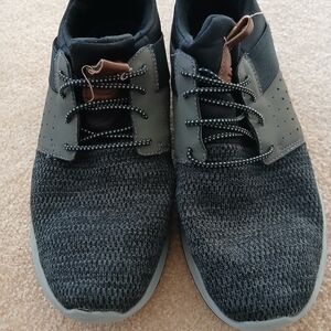 Skechers Cool Air Cooled Memory Foam Knit Sneakers. Size 10.     FL